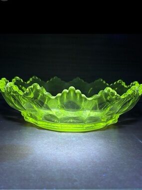 Antique EAPG Clear Manganese Glass Bowl – Scalloped Edge, UV Reactive 9”